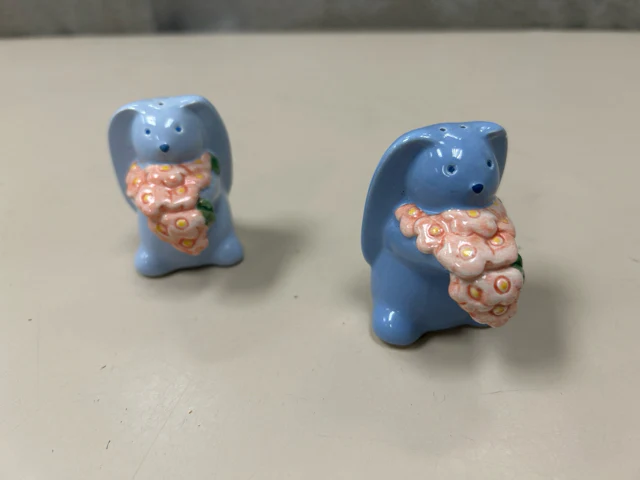 2 BLUE BUNNY S & P SHAKERS