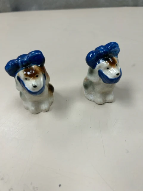 2 DOGS S & P SHAKERS