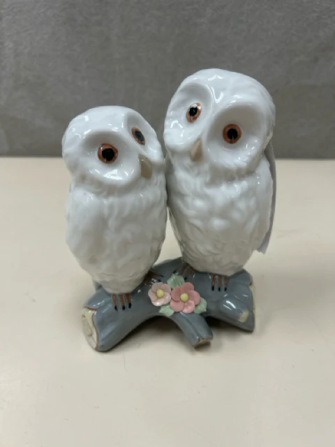 2 OWLS ON LOG FIGURINE - Image 2