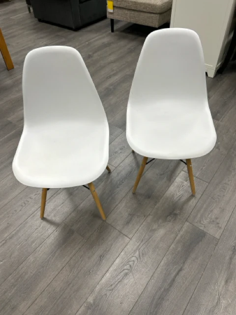 2 WHITE CHAIRS