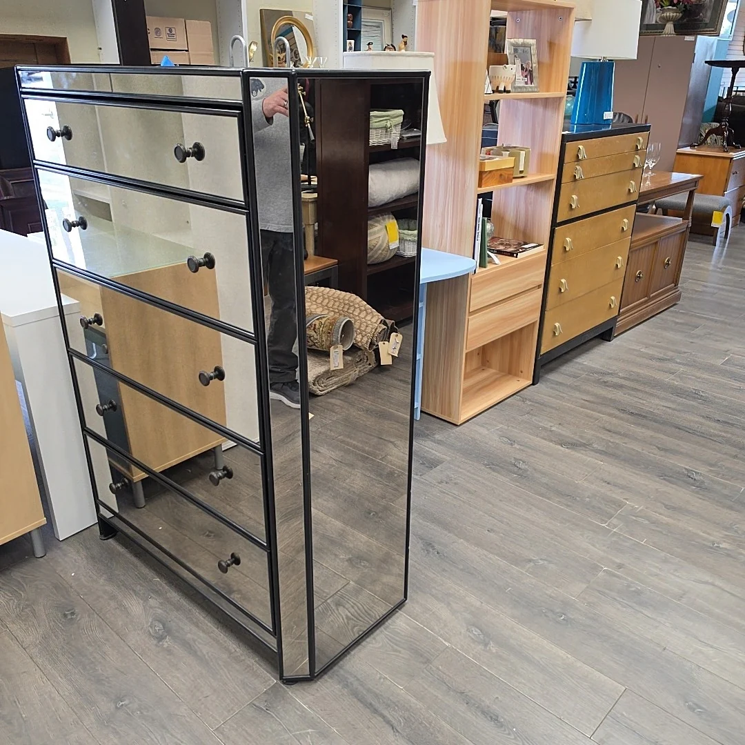 5 DRAWER MIRRORED DRESSER - Image 2