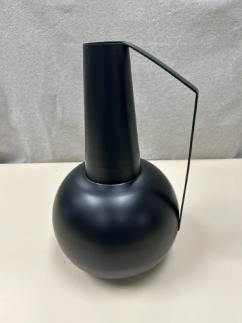 ALETA BLACK METAL VASE