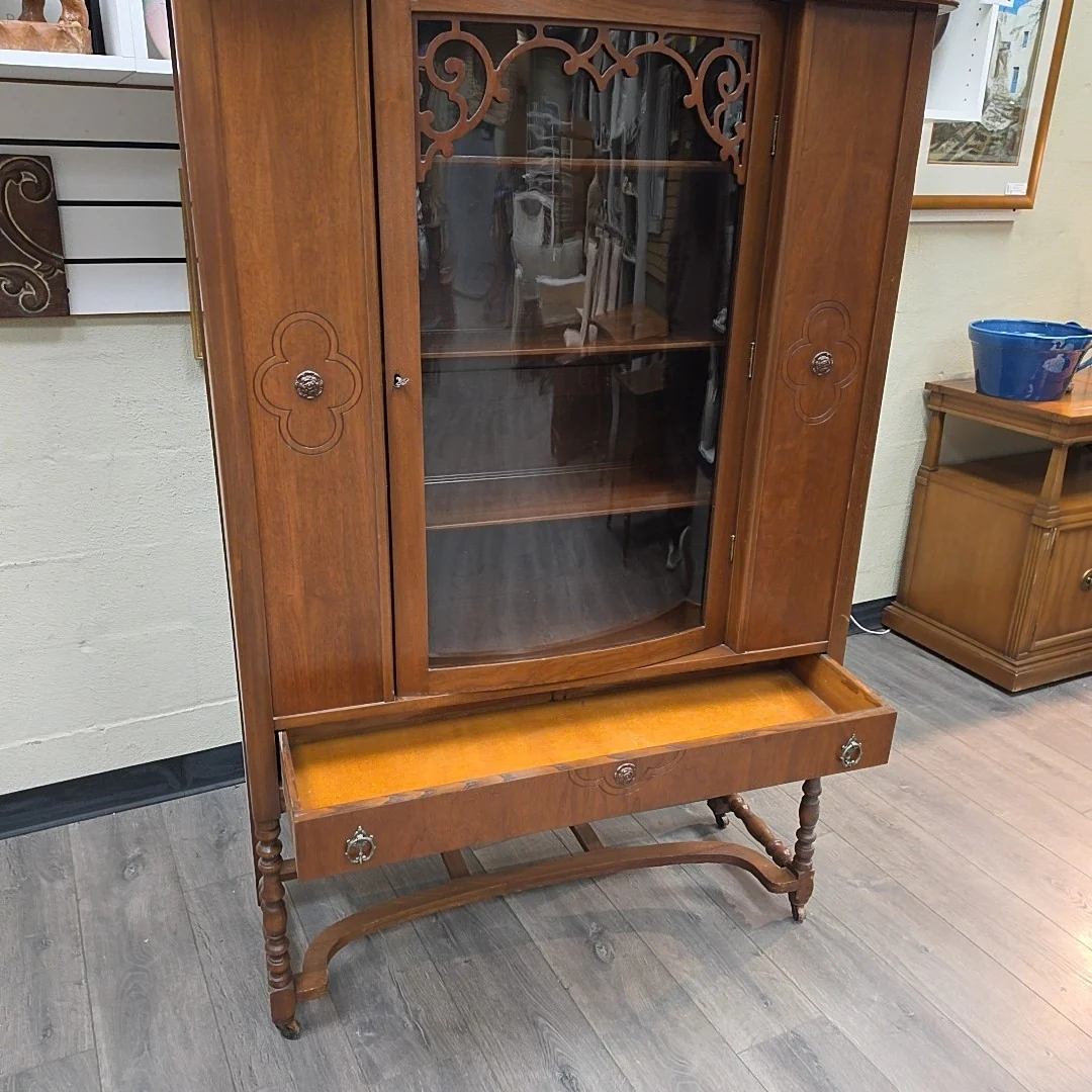 ANTIQUE CURIO CABINET - Image 3