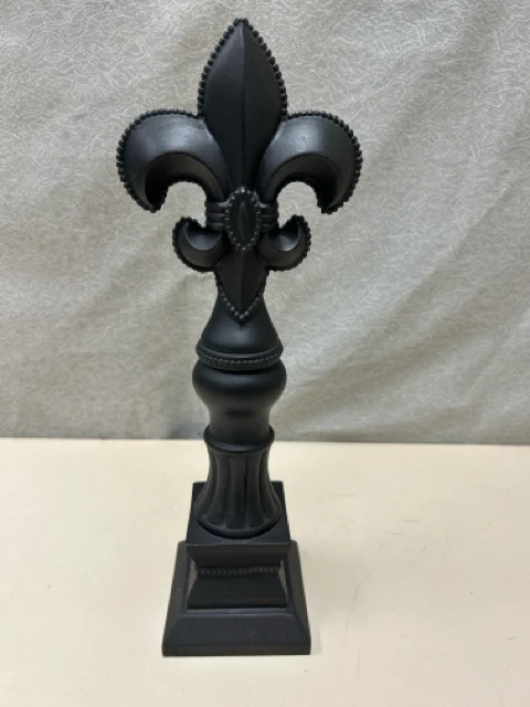 ASSOR BLACK FINIAL