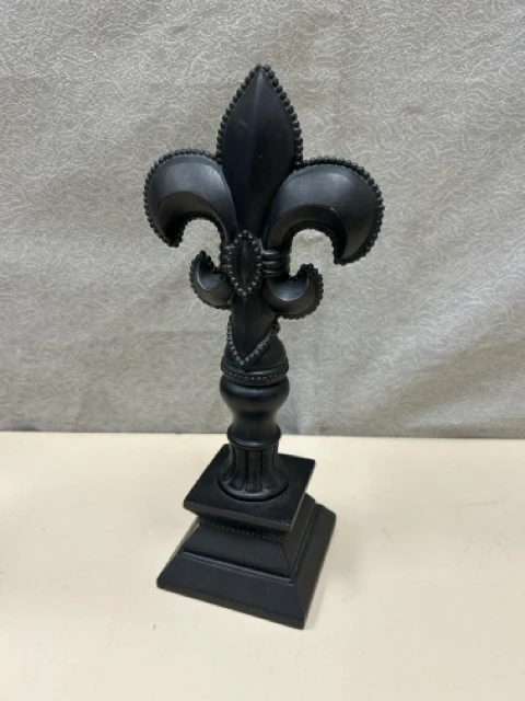 ASSOR BLACK FINIAL
