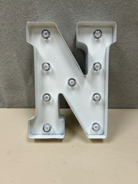 ASSORTED LIGHT UP LETTER HANGING