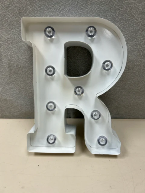 ASSORTED LIGHT UP LETTER HANGING