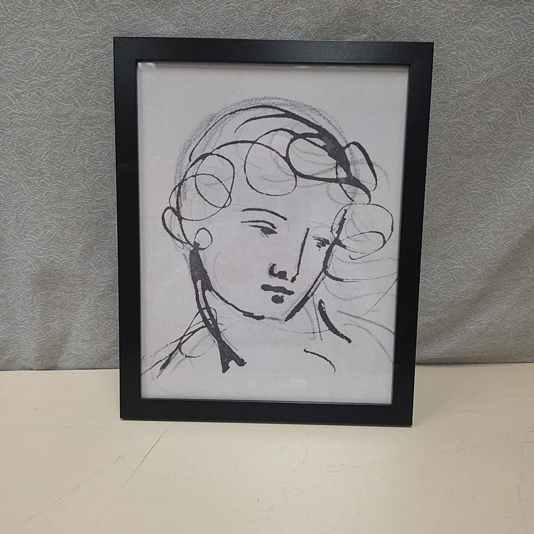 B/W FEMALE PORTRAIT