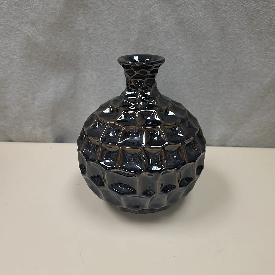 BLACK HONEYCOMB VASE