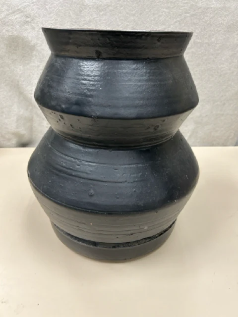 BLACK JAGGED CERAMIC PLANTER