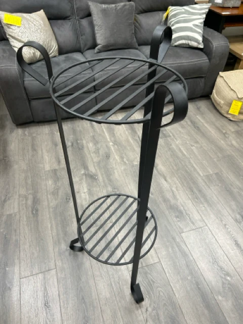 BLACK METAL 2 TIER STAND