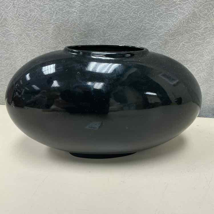 BLACK OBLONG VASE