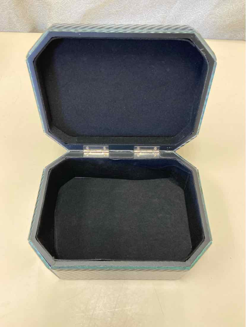 BLACK WHITE GLASS BOX - Image 2