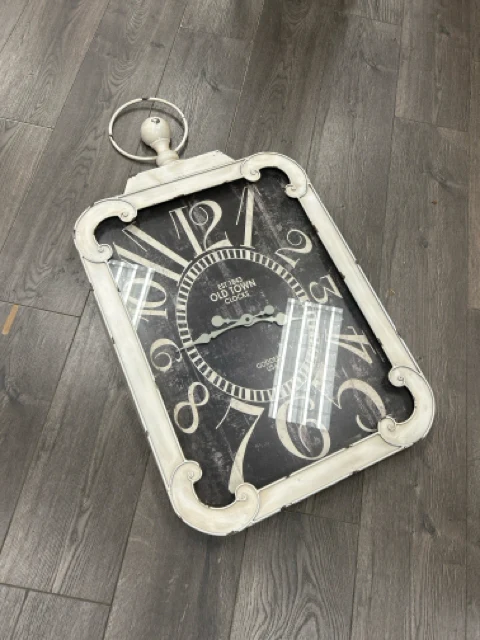 BLACK WHITE LARGE CLOCK HANGING