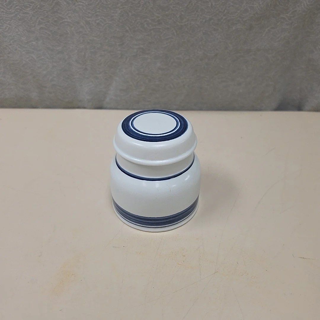 BLUE CREAM LIDDED CONT