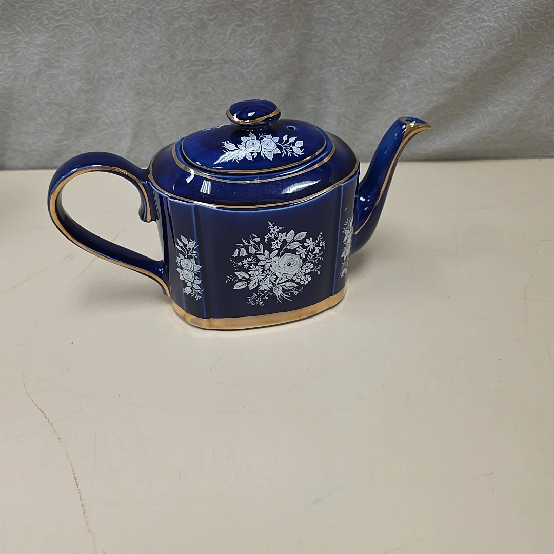 BLUE/WHITE FLOWER TEA POT - Image 2