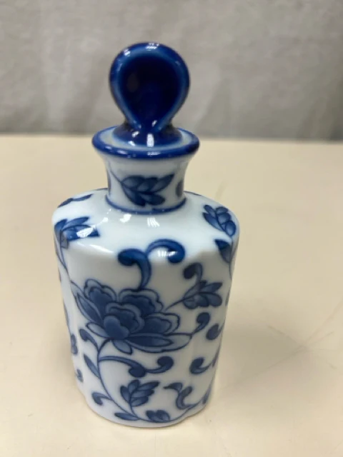 BLUE WHITE LIDDED BOTTLE