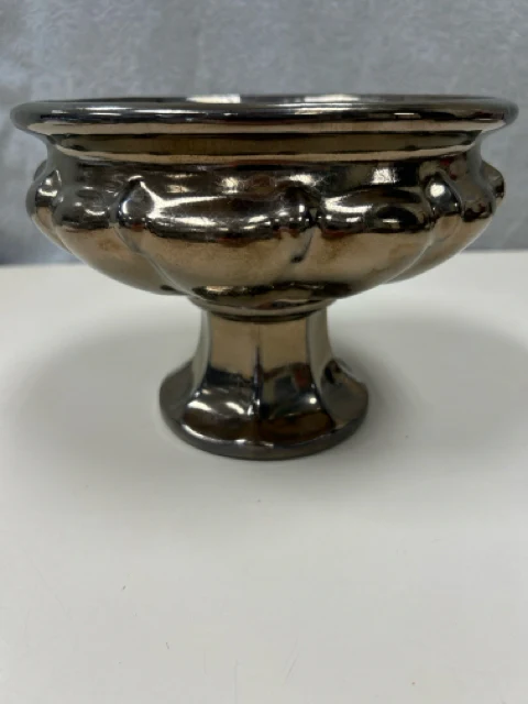 BRONZY PEDESTAL PLANTER
