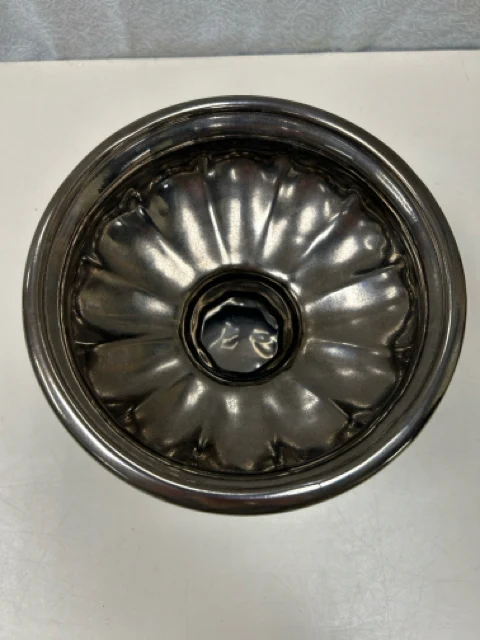 BRONZY PEDESTAL PLANTER - Image 2