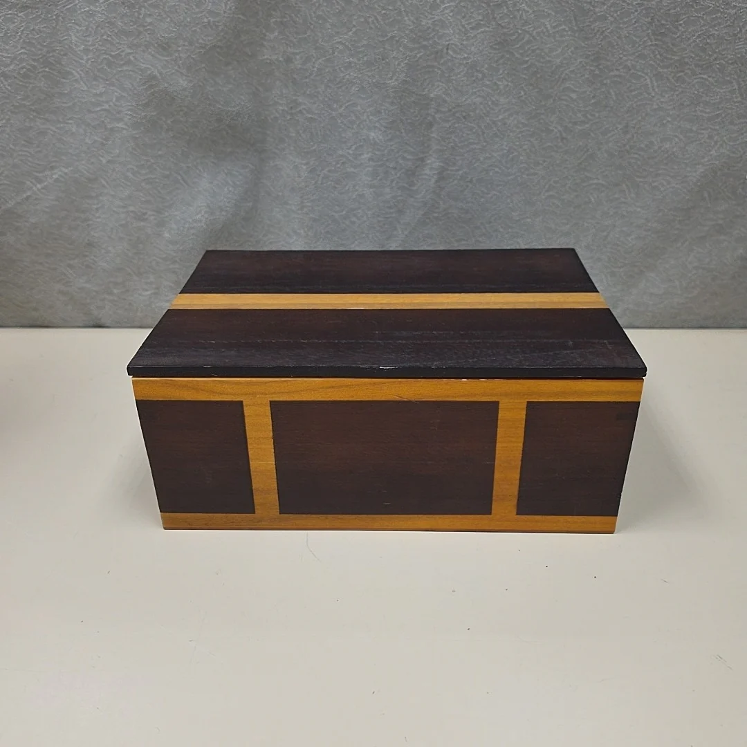 BROWN/GOLD WOODEN BOX