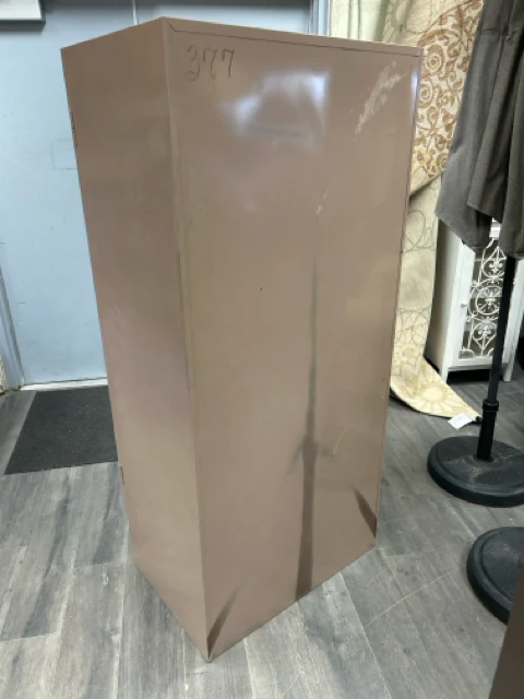 BROWN METAL LOCKER - Image 4