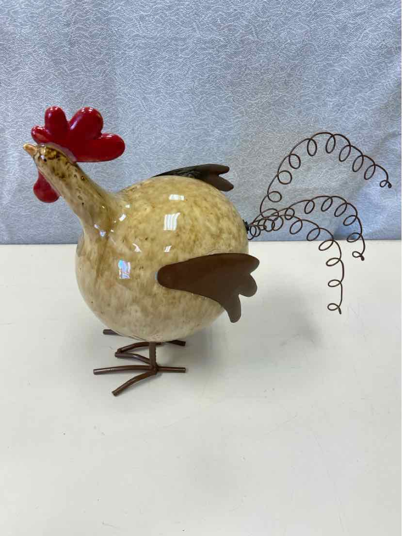 BROWN TAN CERAMIC ROOSTER W/METAL TAIL
