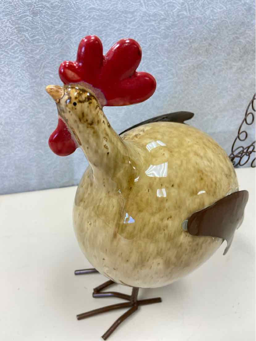 BROWN TAN CERAMIC ROOSTER W/METAL TAIL - Image 2