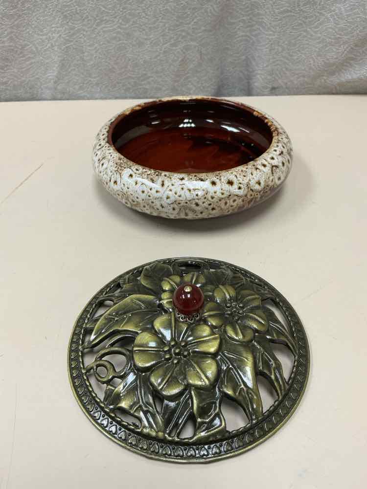 BROWN/WHITE BOWL W/METAL LID - Image 2