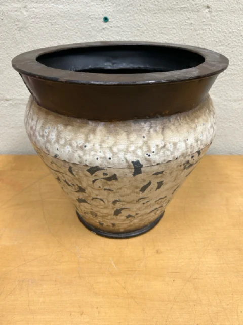 BROWN WHITE METAL PLANTER