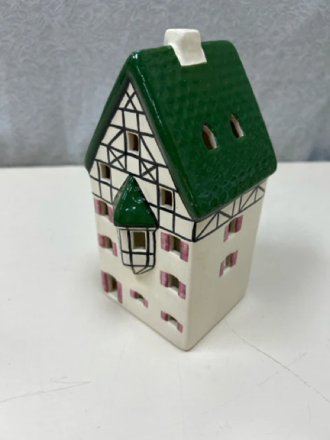 CERAMIC GREEN ROOF HOUSE