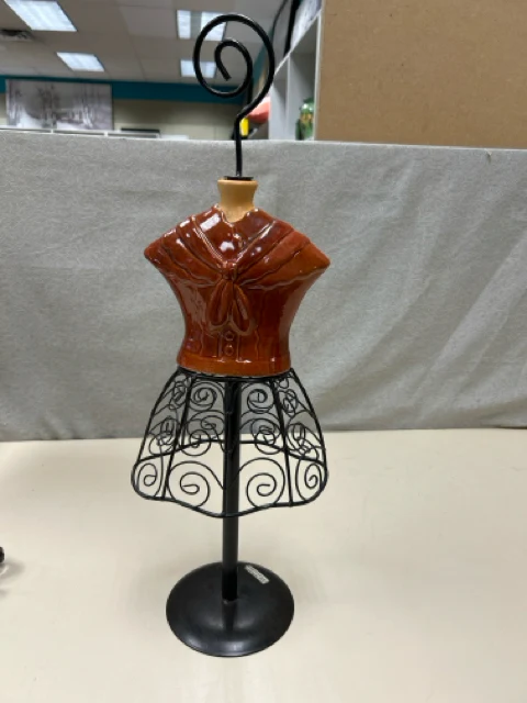 CERAMIC METAL DRESS FORM