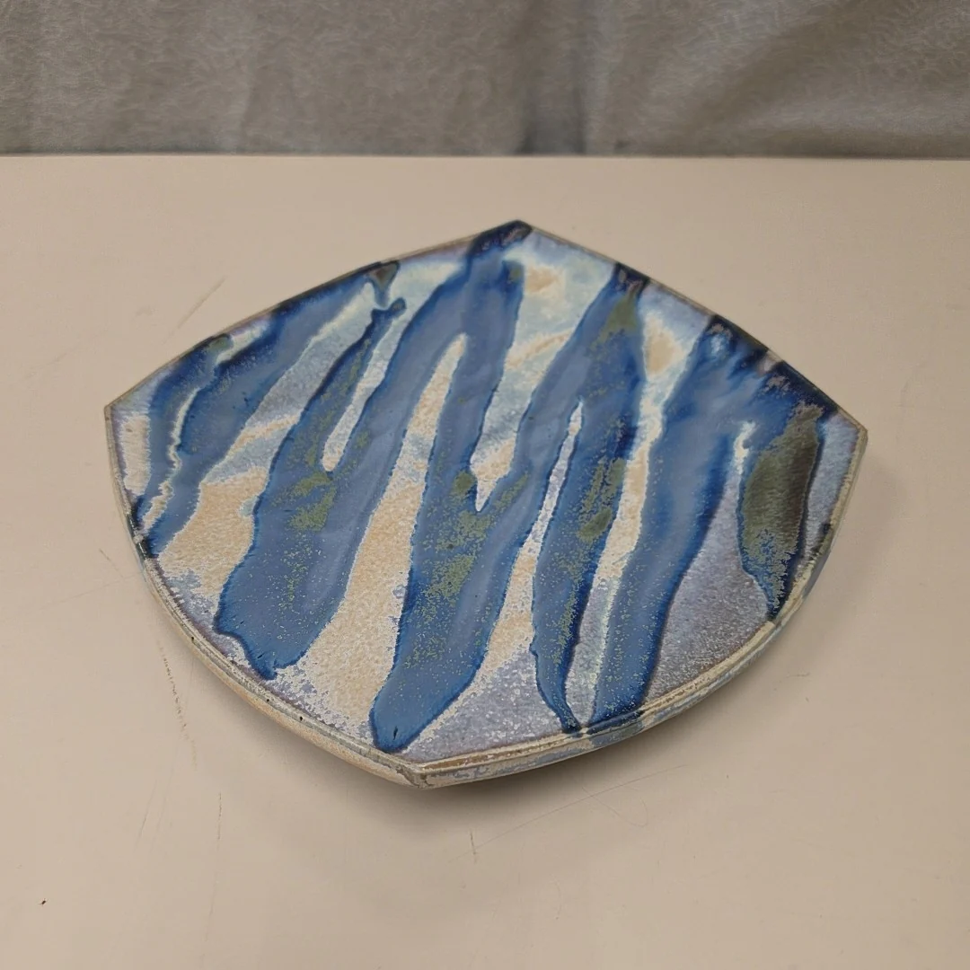 CERAMIC WALL HANGING DECO PLATE