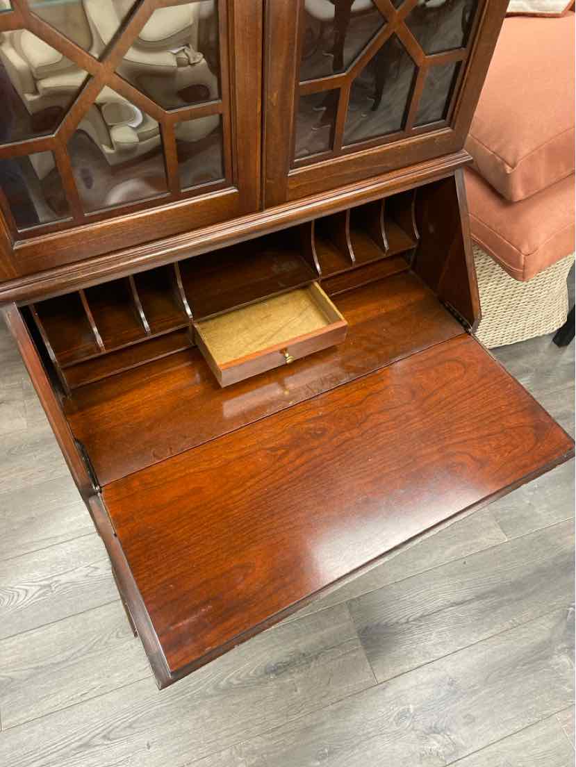 CHERRY CURIO CABINET W/GLASS FRONT - Image 4