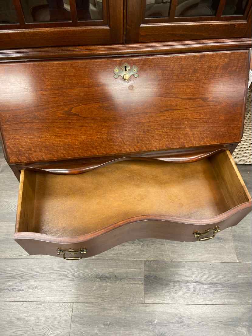 CHERRY CURIO CABINET W/GLASS FRONT - Image 5