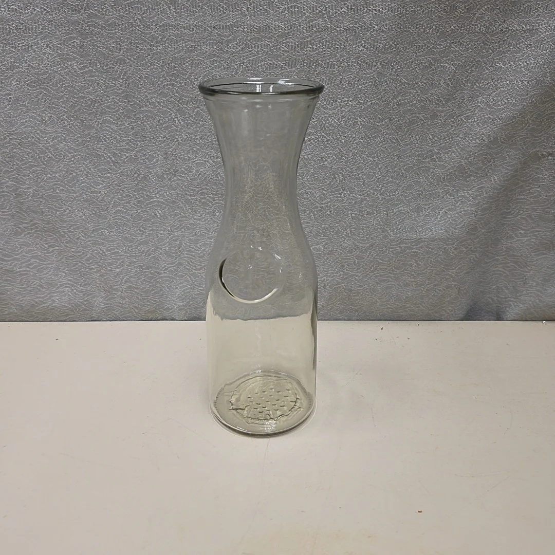 CLEAR GLASS CARAFFE