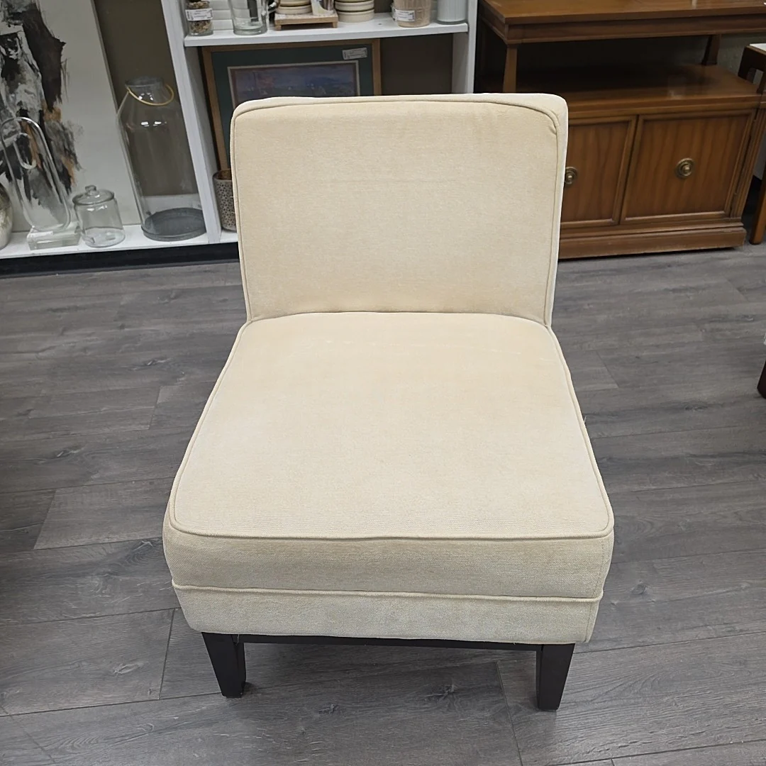 CREAM ARMLESS ACCENT CHAIR