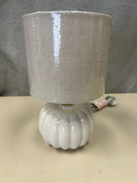 CREAM LAMP & SHADE SHORT LAMP