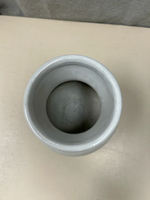 CREAM TAN SHORT CERAMIC VASE - Image 2