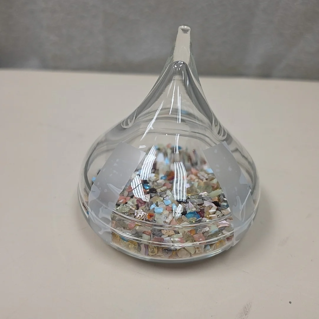 GLASS KISS W/SHELLS