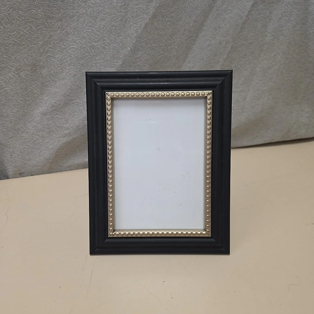 GOLD BLACK FRAME