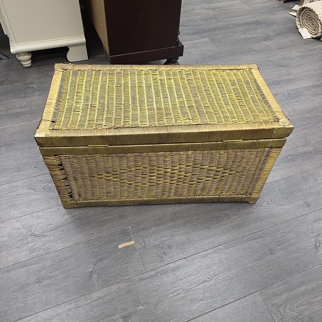 GOLD WICKER TRUNK - Image 3