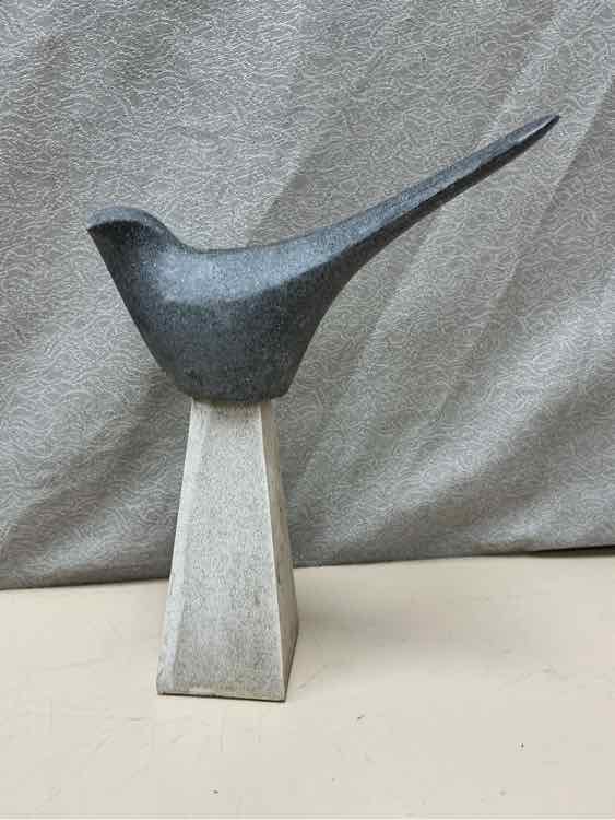 GRAY RESIN BIRD STATUE - Image 2