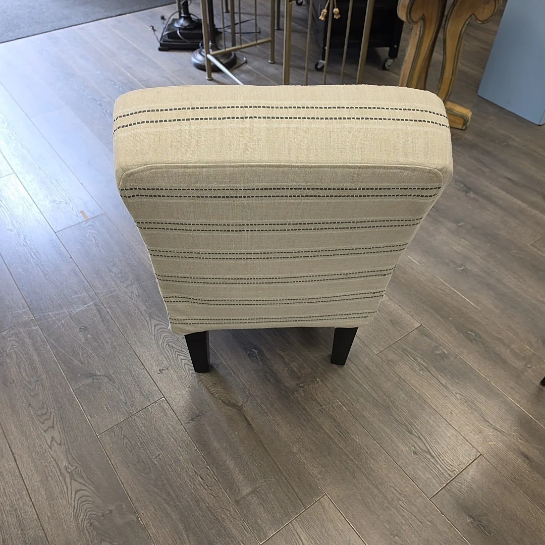 GRAY/WHITE STRIPED ARMLESS - Image 3