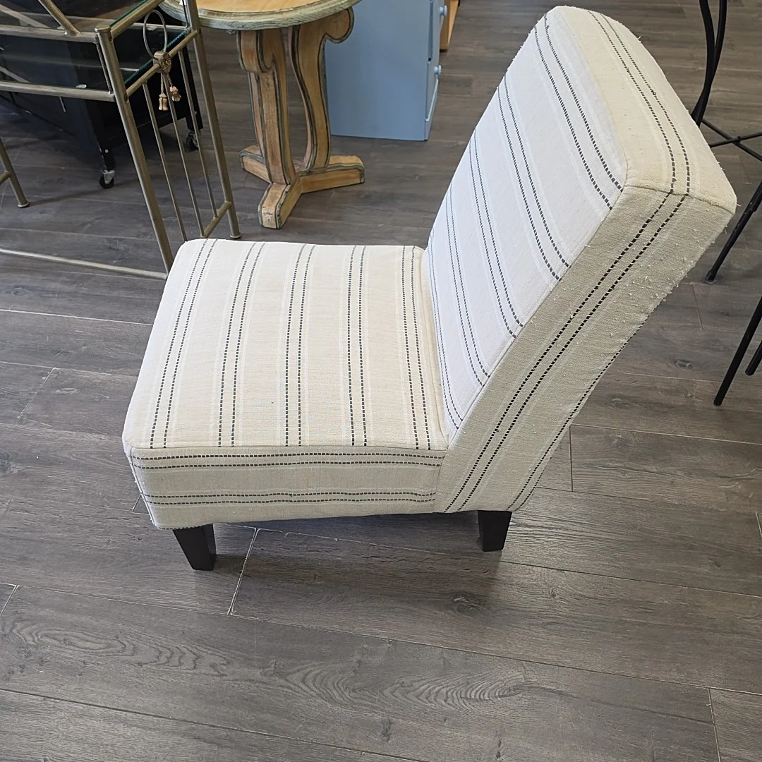GRAY/WHITE STRIPED ARMLESS - Image 2
