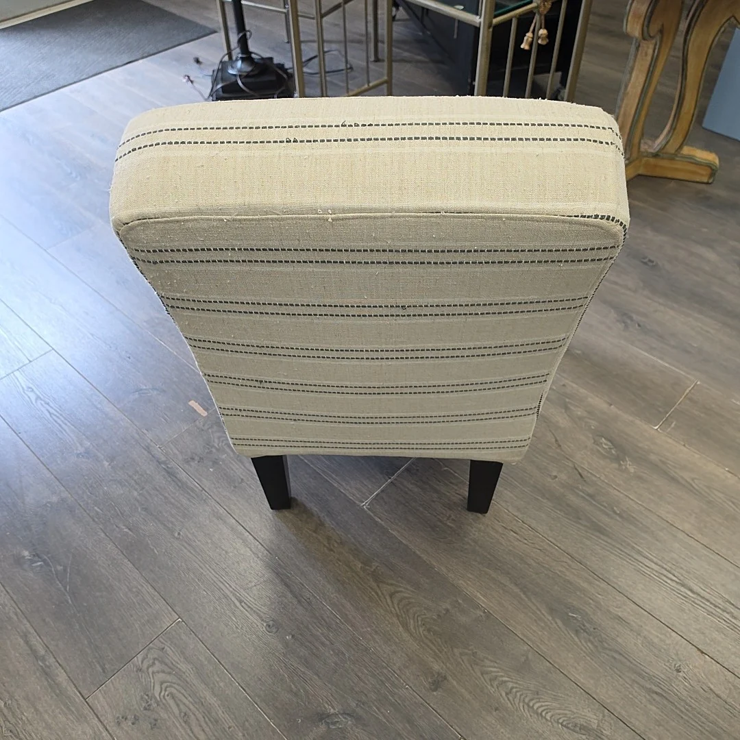 GRAY/WHITE STRIPED ARMLESS - Image 3