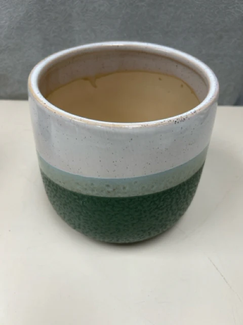 GREEN WHITE CERAMIC VASE
