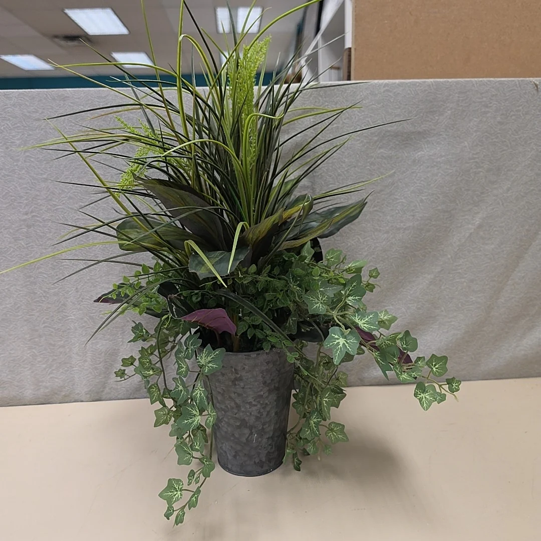 GREENERY ARNG IN SILVER VASE