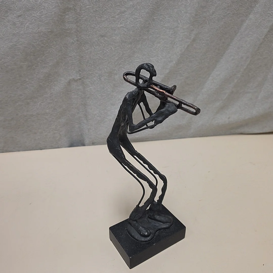 IRON MUSICIAN STATUE - Image 2