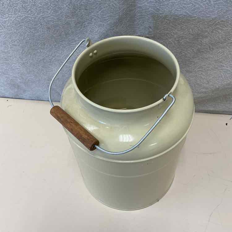 LARGE TIN JUG - Image 2