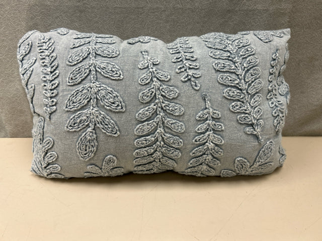 ACCENT PILLOWS